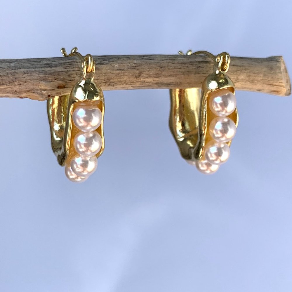 NEW~ Anthropologie Pearl in the Pod huggie Hoop Earrings